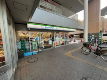 ファミリーマート 西大井駅前店の画像1