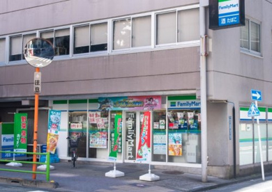 ファミリーマート 八丁堀店の画像1