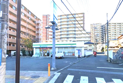 ファミリーマート 秦野鶴巻店の画像1