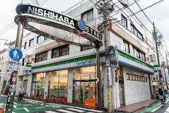 ファミリーマート幡ヶ谷駅南店の画像1