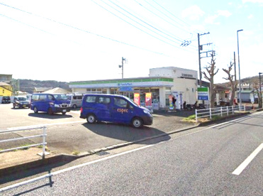 ファミリーマート サンズ中井井ノ口店の画像1
