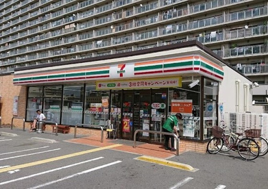 セブンイレブン 大阪三国本町3丁目店の画像1