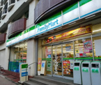ファミリーマート 新宿中央公園店