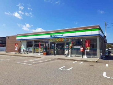 ファミリーマート 福光荒木店の画像1