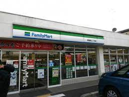 ファミリーマート 箕面瀬川二丁目店の画像1
