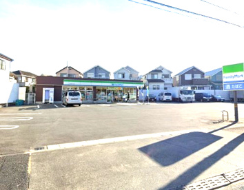 ファミリーマート 秀栄町田小川店の画像1