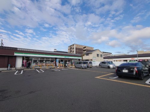 ファミリーマート天神川高辻店の画像