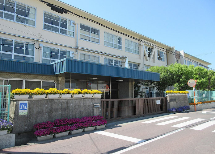 貝塚市立第二中学校の画像