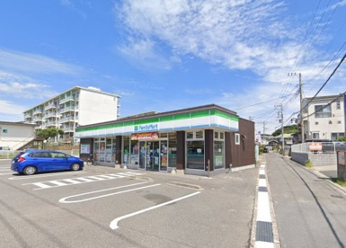ファミリーマート 横須賀長坂店の画像1