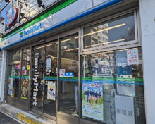 コンビニエンスストア ファミリーマート 中野五丁目店