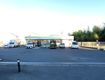 ファミリーマート 平塚真田店の画像1