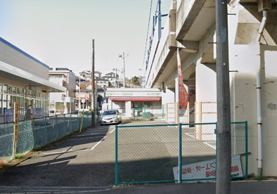 ローソンストア100 LS京急長沢店の画像1