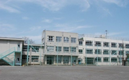 新宿区立牛込第一中学校の画像1