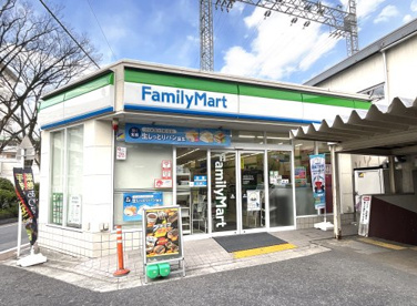 ファミリーマート【京阪藤森駅前店】の画像1
