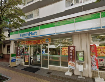 ファミリーマート 市ヶ尾駅北口店の画像1