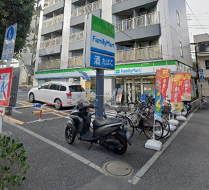 ファミリーマート 牛込柳町駅前店の画像1