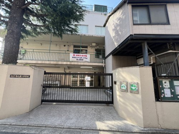 新宿区立牛込第二中学校の画像1