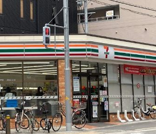 セブンイレブン 四ツ橋南堀江店の画像1