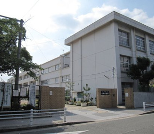 日新中学校の画像1
