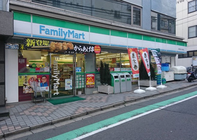 ファミリーマート 東京医科大学前店の画像1