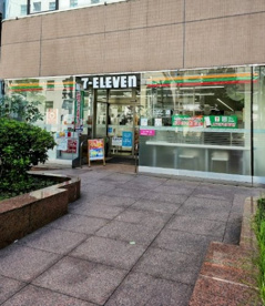 セブンイレブン 千代田岩本町1丁目店の画像1