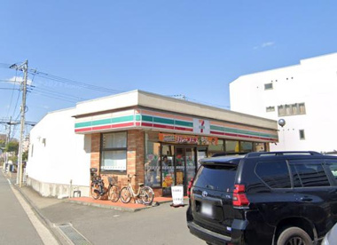 セブン-イレブン 横浜中川８丁目店の画像1