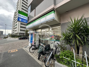 ファミリーマート 西宮原二丁目店の画像1
