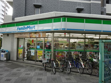 ファミリーマート新大阪東口店の画像1