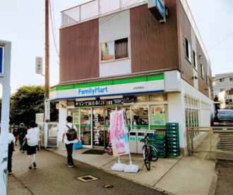 ファミリーマート 生田駅東店の画像1
