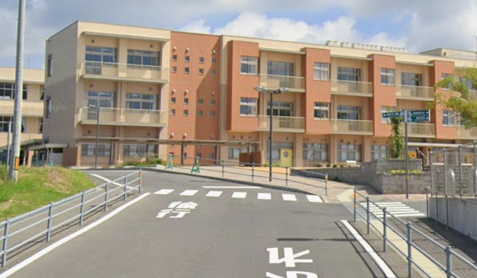 山陽小野田市立埴生小中一貫校の画像