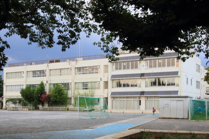 狛江市立和泉小学校の画像1