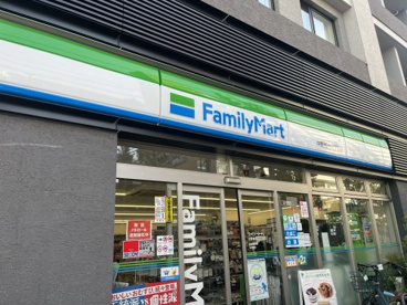 ファミリーマート　中野南台三丁目店の画像1