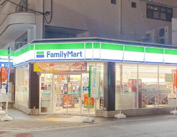 ファミリーマート 阪急三国駅西店の画像1