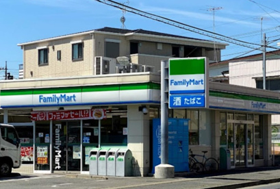 ファミリーマート 堰三丁目店の画像1