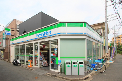 ファミリーマート　狛江駅南店の画像1