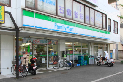 ファミリーマート中和泉一丁目店の画像1