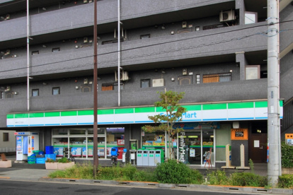 ファミリーマート東野川二丁目店の画像1