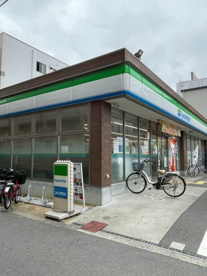 ファミリーマート 東中浜六丁目店の画像1