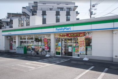 ファミリーマート 日野甲州街道店の画像1