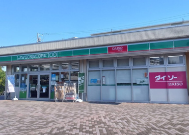 ローソンストア100 LS日野高幡台店の画像1