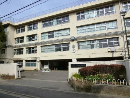 世田谷区立上祖師谷中学校の画像
