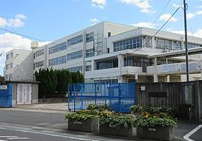 箕面市立第四中学校の画像1