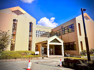 大和高田市立図書館の画像1