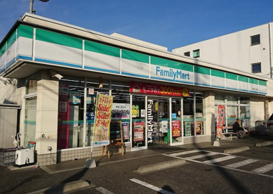 ファミリーマート 春日町一丁目店の画像1