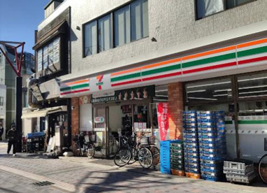セブン-イレブン 川崎小杉法政通り店の画像1