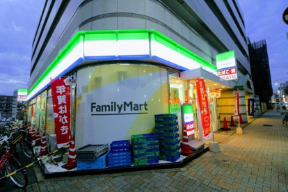 ファミリーマート名古屋栄一丁目店の画像1