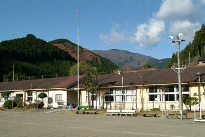 鹿沼市立 上粕尾小学校の画像1