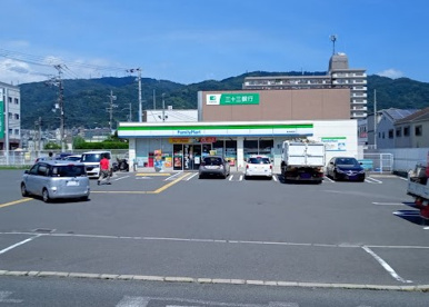 ファミリーマート東大阪旭町店の画像1