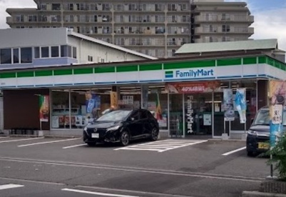 ファミリーマート鴻池店の画像1