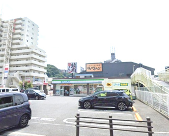 ファミリーマート 横須賀根岸町店の画像1